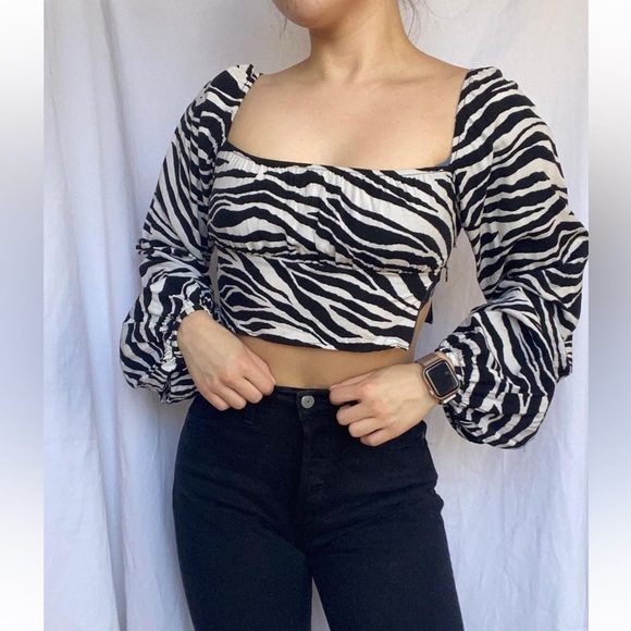 Motel Rocks Puff sleeve Irene Crop Top - Picture 8 of 11